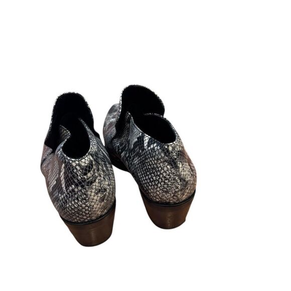 Intentionally Blank Black White Snakeskin Ankle Booties 10 - Picture 4 of 7